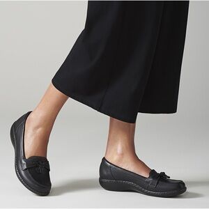 CLARK’S Ashland Bubble Loafers Black Leather Women’s size 10 WIDE